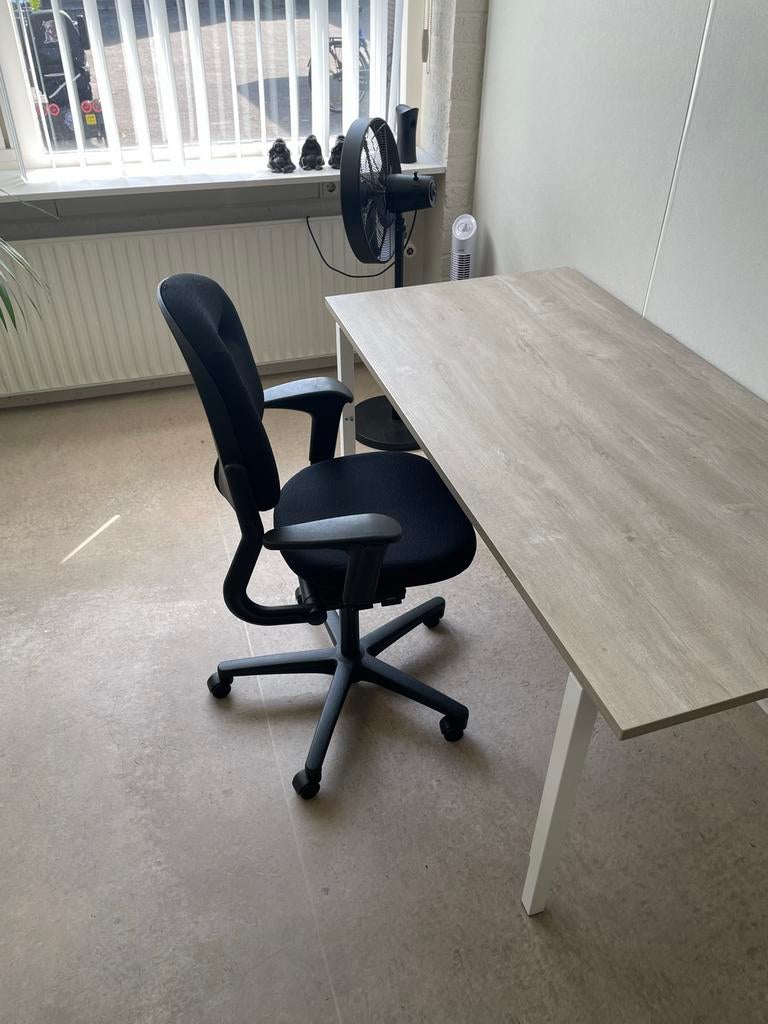In hoogte verstelbaar bureau en bureaustoel (6 sets beschikb, Gebruikt, Zwart, Ophalen of Verzenden, Bureaustoel