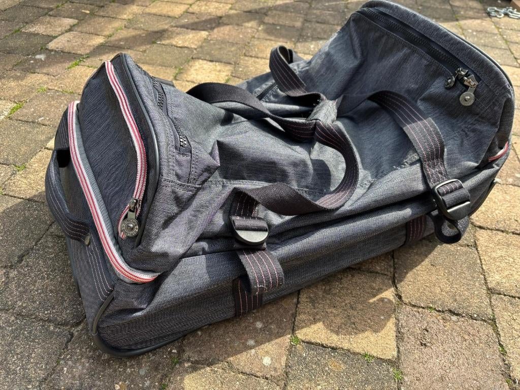 Kipling marineblauw reistas, Blauw, Minder dan 35 cm, Ophalen of Verzenden, Zo goed als nieuw