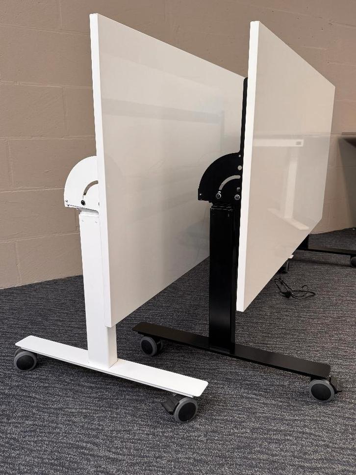 2x Elektrisch Zit/Sta Bureau met Whiteboard Blad, Huis en Inrichting, Bureaus, Zo goed als nieuw, Elektrisch, In hoogte verstelbaar