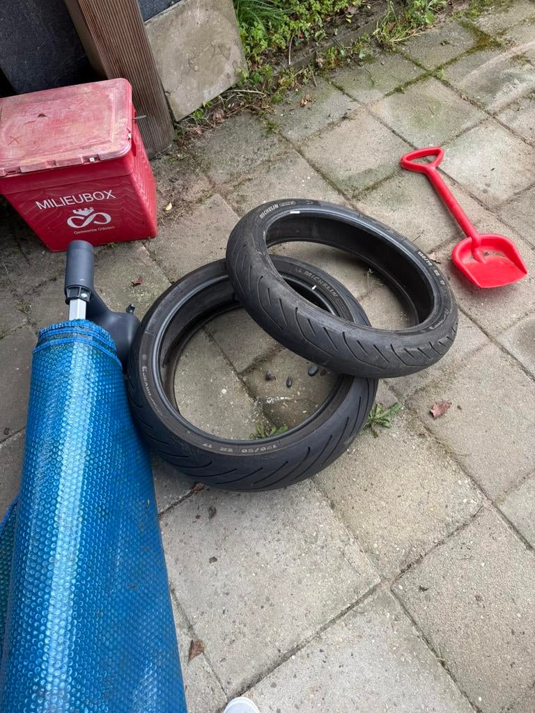 Motorbanden, oud en versleten, Ophalen, Gebruikt