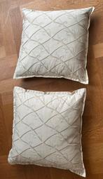 2 Kussens met veren vulling 42x42cm, Ophalen, Gebruikt, Beige, Vierkant