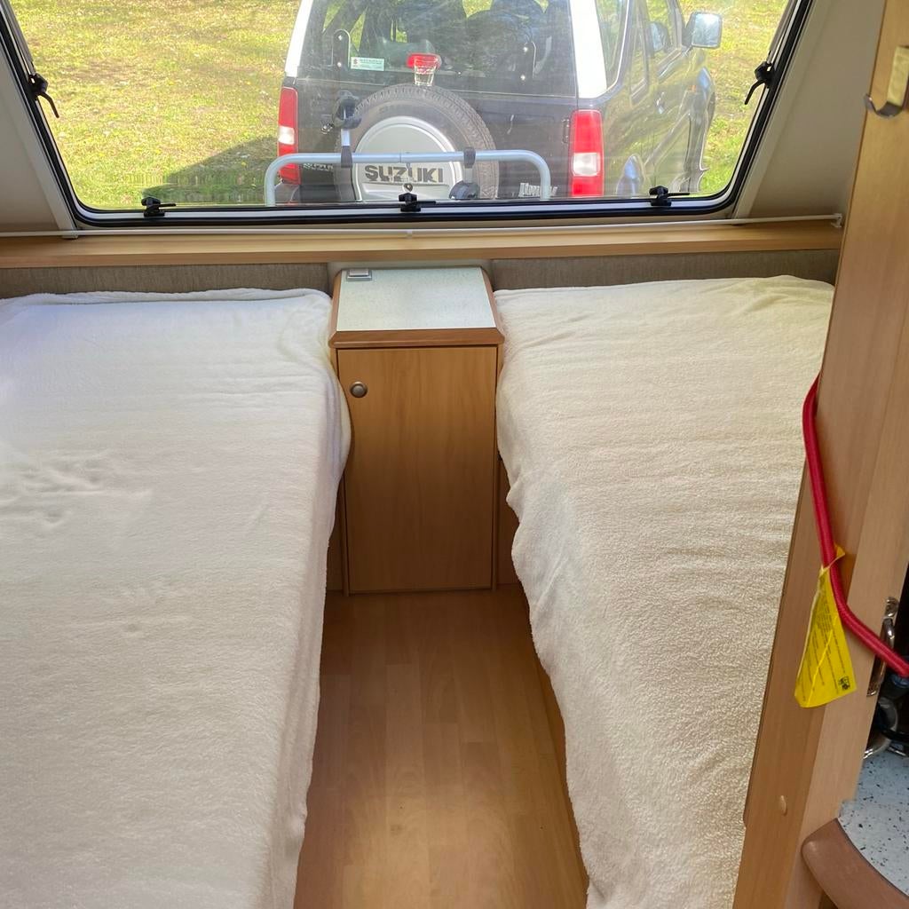 Beyerland Spinter 450EB single bedden. Mover en internet TV, Caravans en Kamperen, Kleine zit, 4 tot 5 meter, Beyerland, 2 aparte bedden