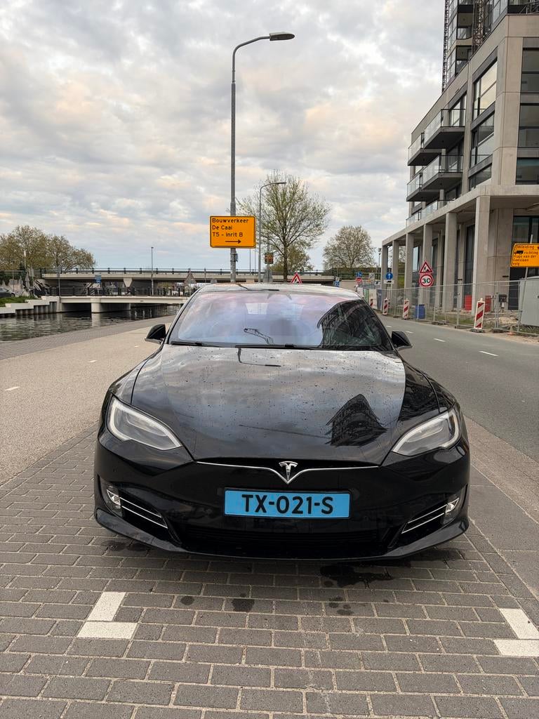 Tesla Model S 2018 Zwart taxi klaar met bct.  BTW AUTO, Auto's, Stoelverwarming, Zwart, Leder en Stof, Zwart