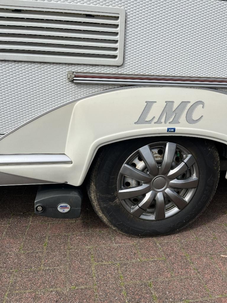 Mooie LMC 490 Enkele bedden en mover, Caravans en Kamperen, 2 aparte bedden, Bedrijf, Treinzit, 4 tot 5 meter