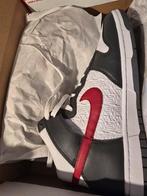 Nike Dunk High Embossed Basketball Grey Red, Ophalen, Overige kleuren, Nieuw, Sneakers of Gympen