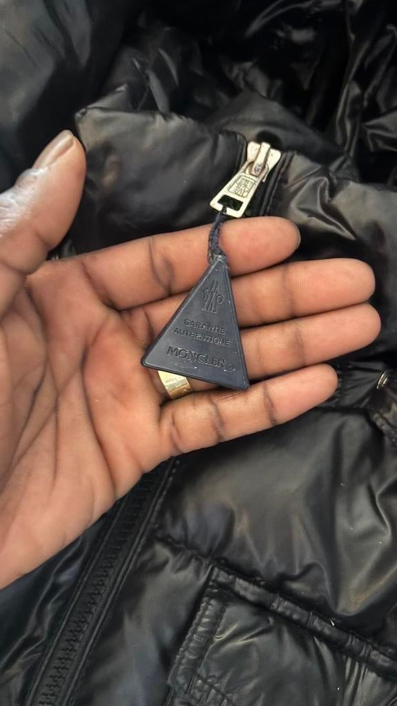 Moncler Montbeliard size 2 orgineel, Kleding | Heren, Jassen | Winter, Ophalen of Verzenden, Gedragen, Maat 48/50 (M), Zwart