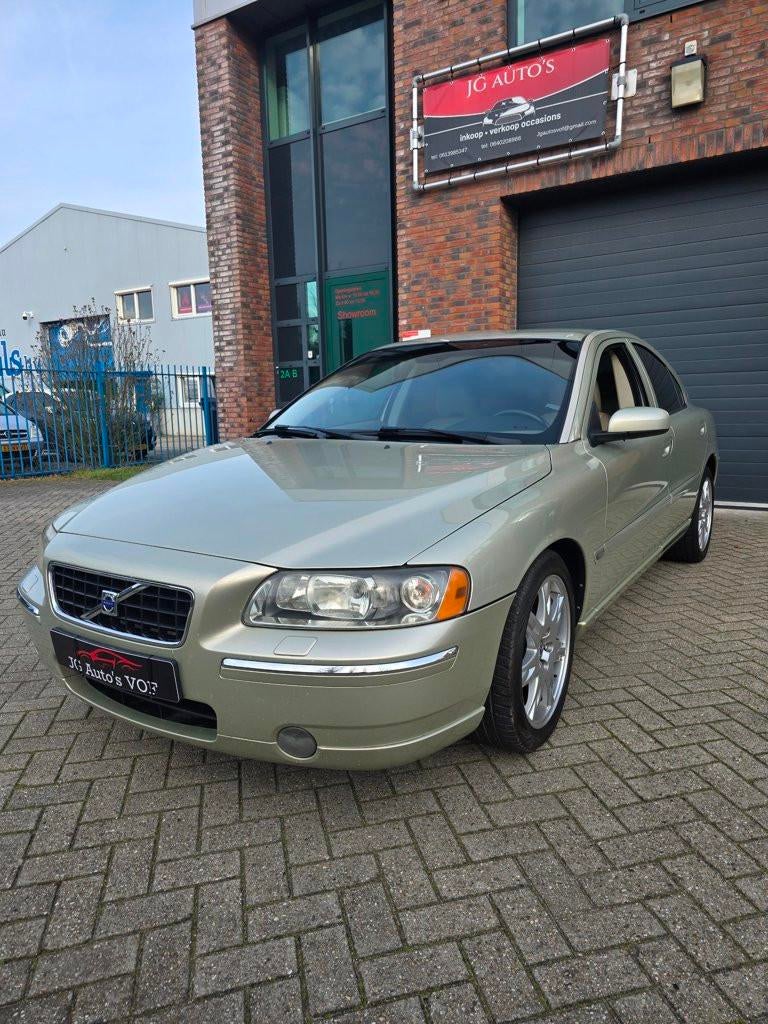 Volvo S60 2.4 Summum in uniek nette staat., Auto's, Voorwielaandrijving, Gebruikt, Beige, S60