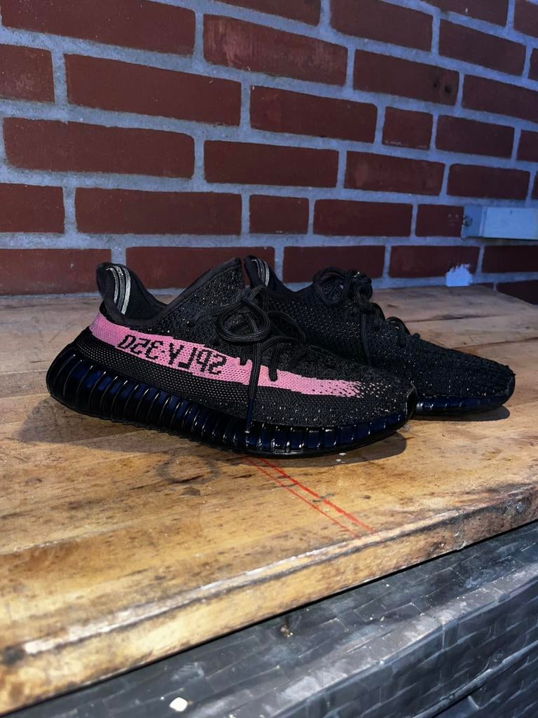 Adidas Yeezy Boost 350 V2Core Black Red met de orginele doos, Ophalen of Verzenden, Zo goed als nieuw