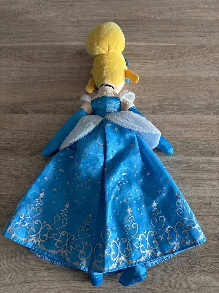 Disney Assepoester Knuffelpop - Zo goed als nieuw, Kinderen en Baby's, Speelgoed | Poppen, Ophalen of Verzenden, Zo goed als nieuw