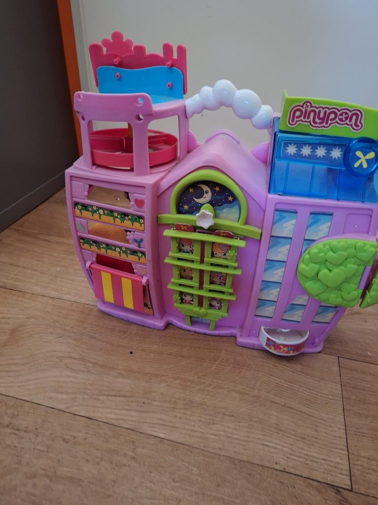 Pinypon Hotel Speelset met Poppetjes en Accessoires, Ophalen of Verzenden, Gebruikt, Meisje