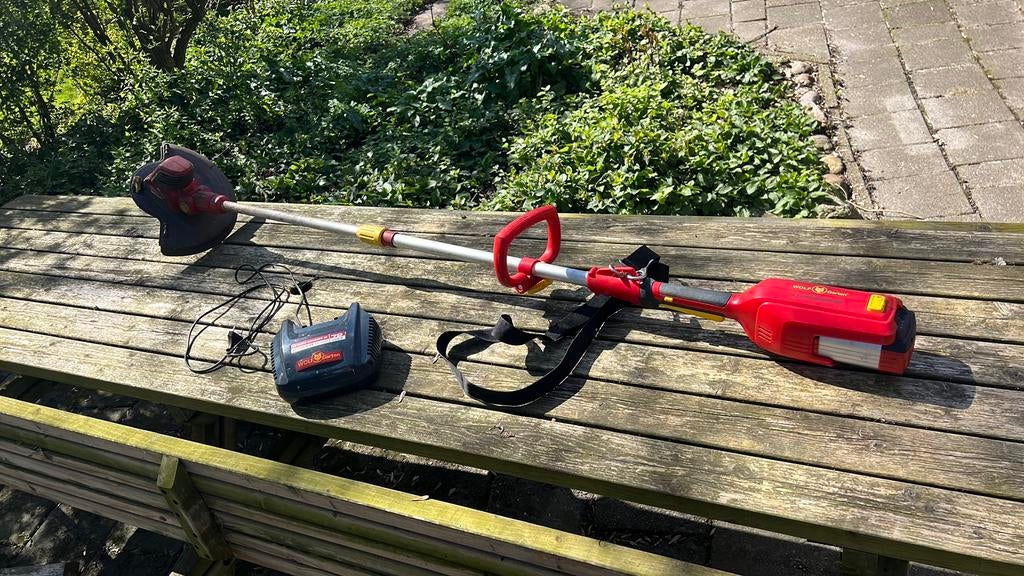 Wolf grastrimmer accu  72v li-ion power 30T, Ophalen, Gebruikt, 30 tot 50 cm, Accu