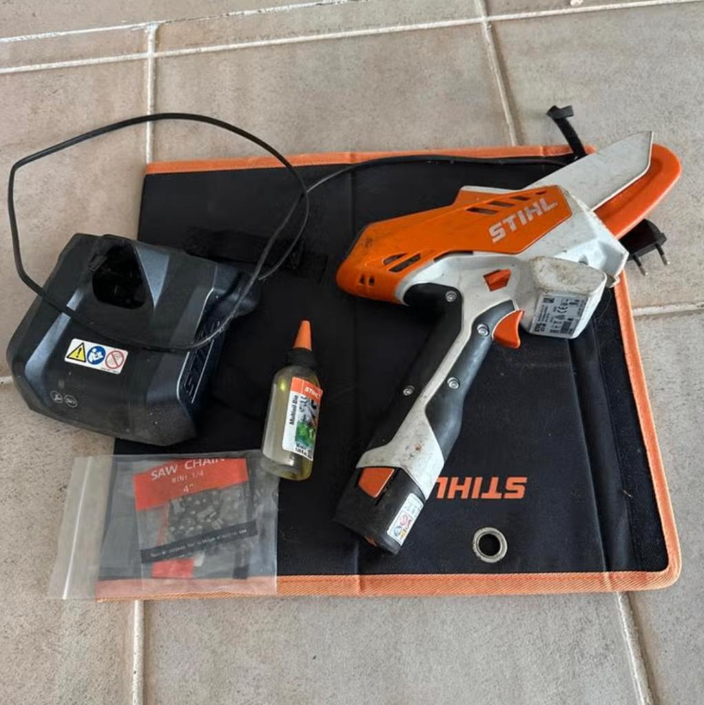 Stihl GTA 26 Accu Snoeizaag met Lader en Extra Ketting, Ophalen of Verzenden, Zo goed als nieuw, Overige soorten, Stihl