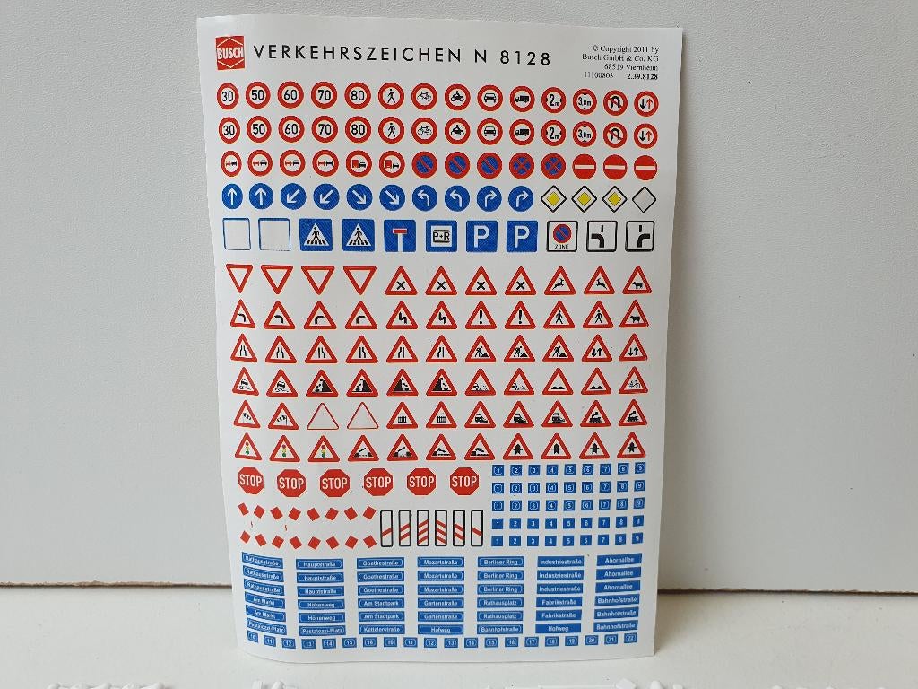 BUSCH N 8128 Div. verkeers- straatnaamborden, huisnrs. enz., Overige merken, Natuur, Gelijkstroom of Wisselstroom, Ophalen of Verzenden