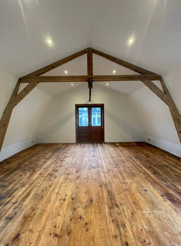 Te huur: praktijkruimte/kantoor/atelier 30m²Hilversum, Huur, Praktijkruimte