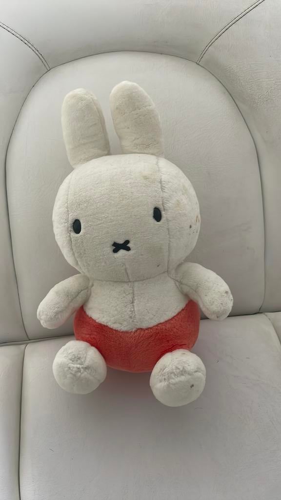 Grote Nijntje knuffel Miffy met rood broekje - ca. 35 cm, Kinderen en Baby's, Speelgoed | Knuffels en Pluche, Ophalen of Verzenden