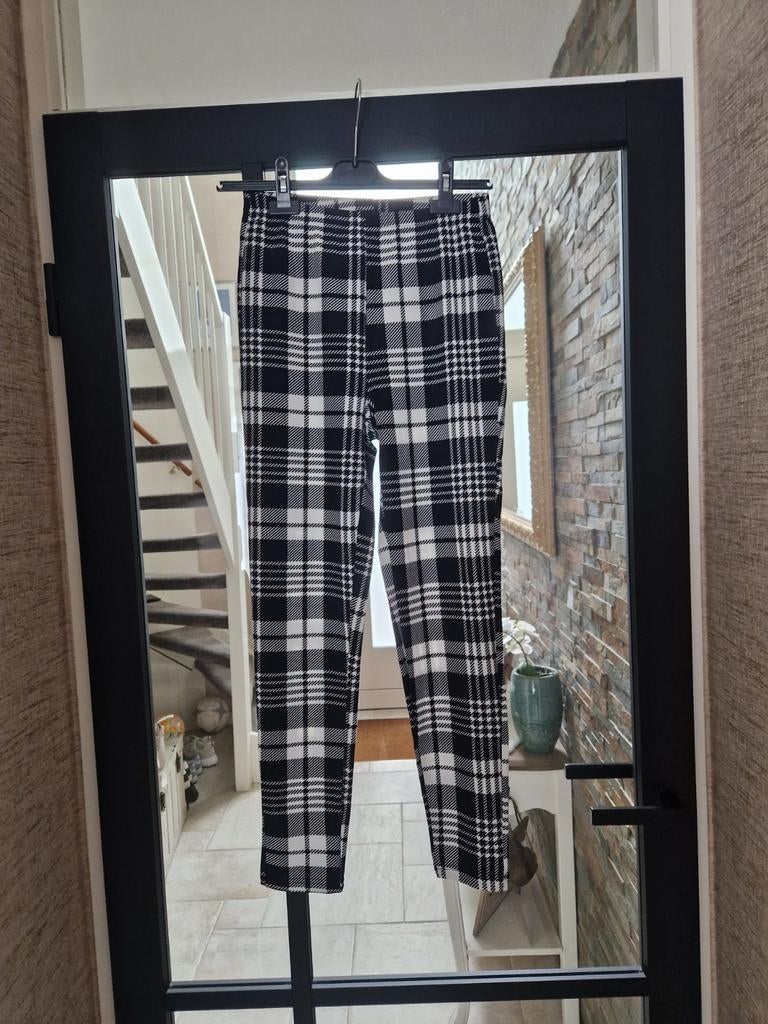 Te koop nieuwe zwart/wit damesbroek, merk Shein, maat M, Kleding | Dames, Broeken en Pantalons, Maat 38/40 (M), Zwart, Nieuw, Ophalen of Verzenden