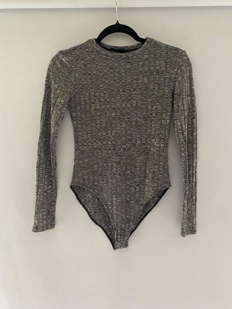 Grijze rib body met lange mouwen – Forever 21 (maat S), Ophalen of Verzenden, Zo goed als nieuw, Lange mouw, Maat 36 (S)