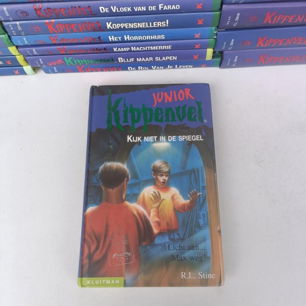 Junior Kippenvel - Kijk niet in de spiegel, Ophalen of Verzenden, Zo goed als nieuw, R. L. Stine., Fictie algemeen