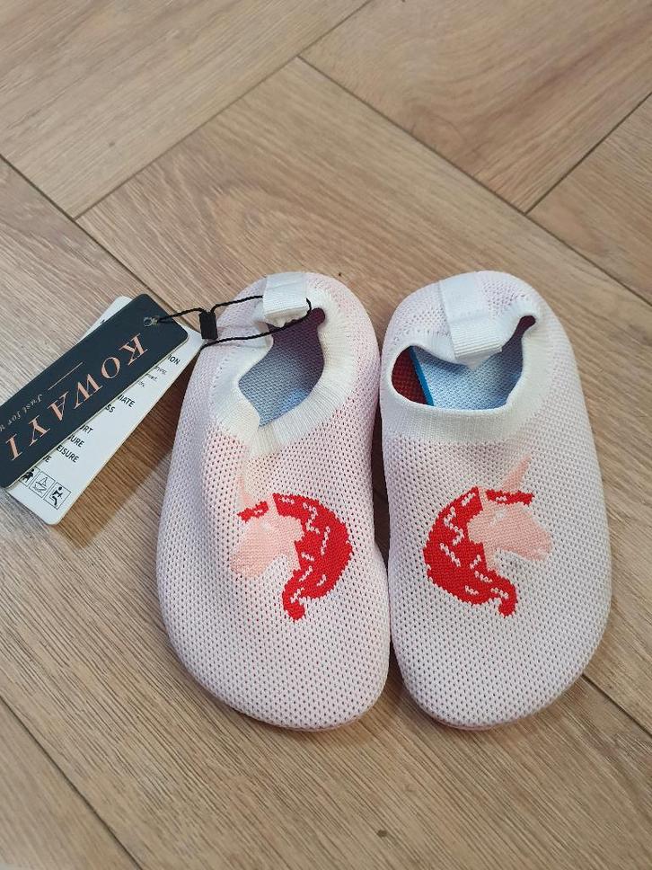 Nieuwe kinder pantoffels KOWAYI maat 25 – eenhoorn, Kinderen en Baby's, Kinderkleding | Schoenen en Sokken, Nieuw, Overige typen