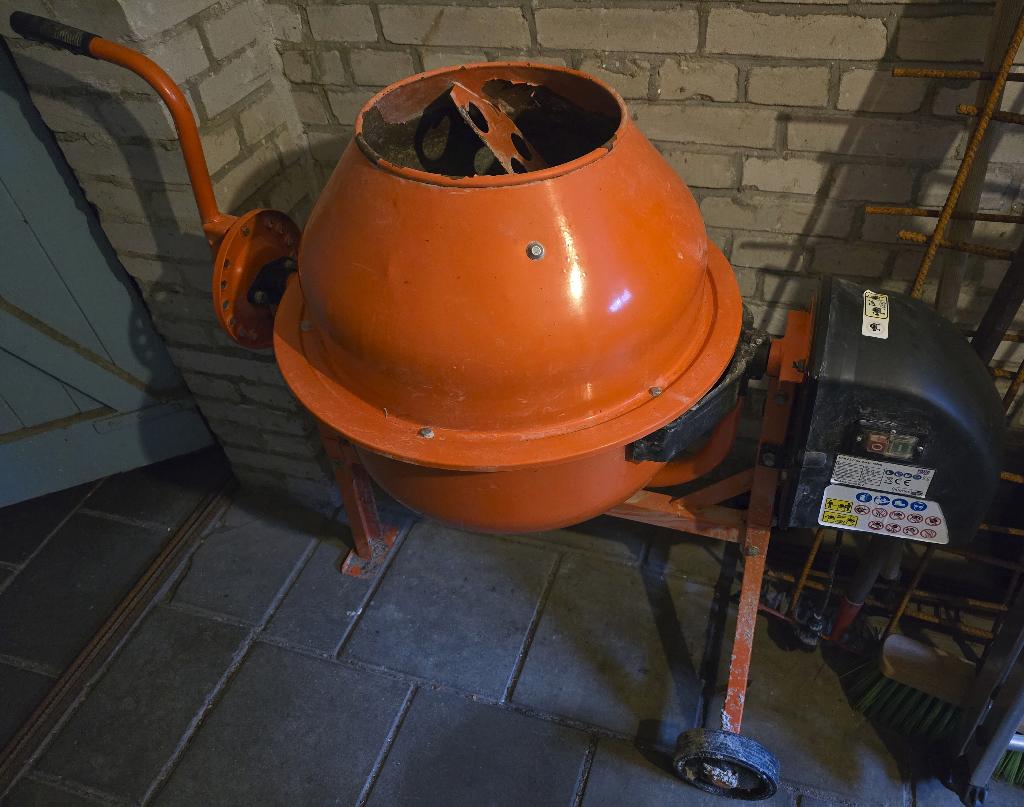 Betonmolen 63 liter, Ophalen, Gebruikt