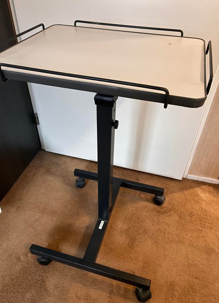 Beamerstandaard-verstelbare hoogte- beamertrolly-bureautafel, Audio, Tv en Foto, Beamer-accessoires, Ophalen, Zo goed als nieuw