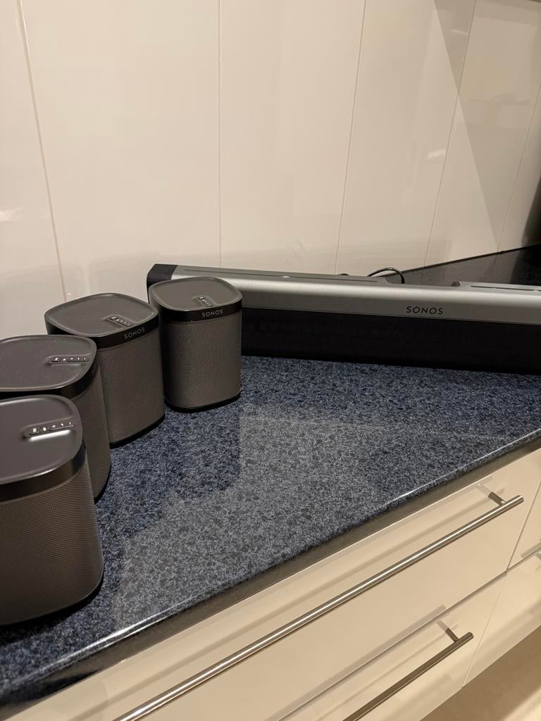 Sonos playbar met 4 play 1’s, Ophalen of Verzenden, Zo goed als nieuw, Sonos, 120 watt of meer