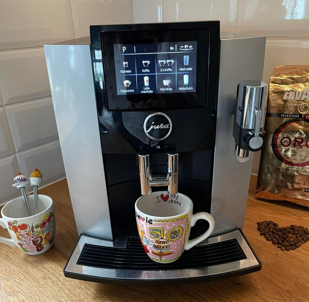 Zeer mooie Jura S8 Grote Beurt en Nieuwe Maalschijven, Witgoed en Apparatuur, Koffiezetapparaten, 10 kopjes of meer, Ophalen of Verzenden