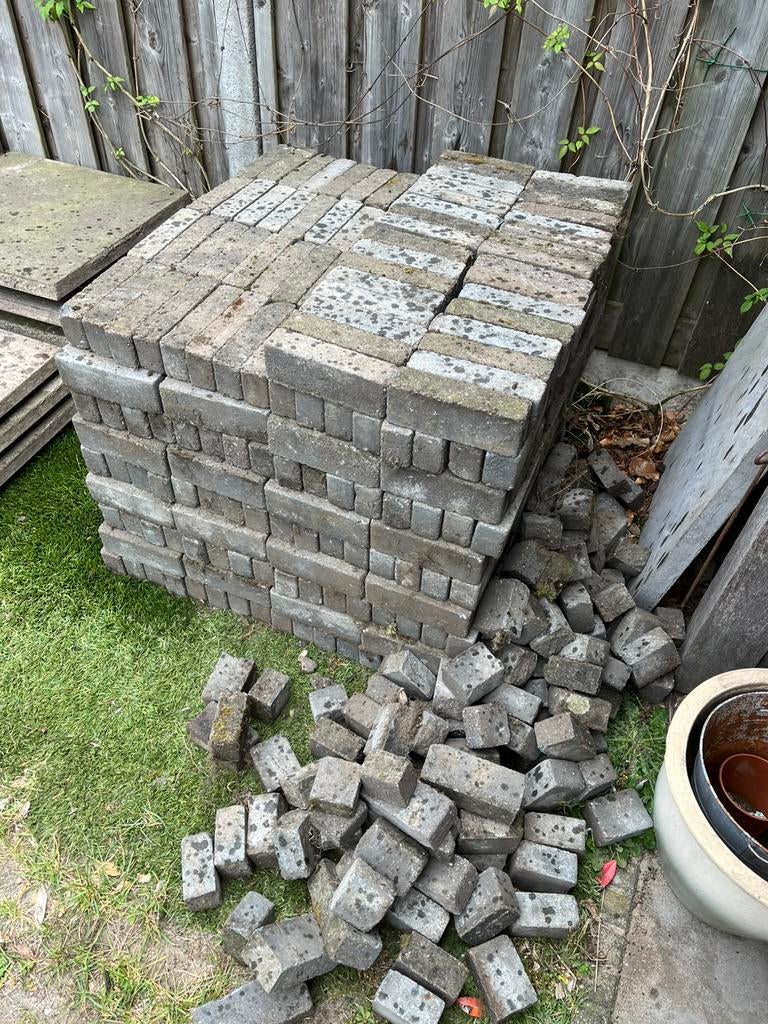 Gratis waaltjes, Tuin en Terras, Tegels en Klinkers, Ophalen, Gebruikt, Beton, Klinkers