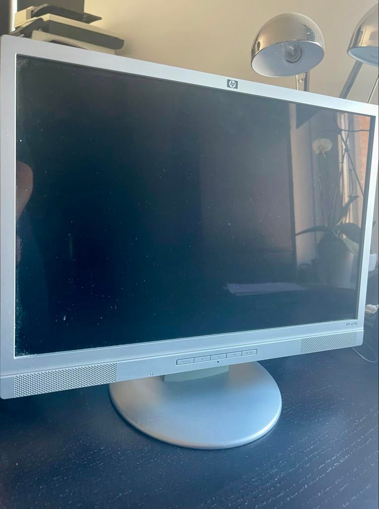 2 stuks beschikbaar: HP w19b monitor - 19 inch, HD, Ingebouwde speakers, Ophalen of Verzenden, Zo goed als nieuw