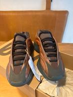 Nieuwe Adidas Yeezy Sneakers Maat 36, Ophalen of Verzenden, Nieuw, Bruin, Sneakers of Gympen