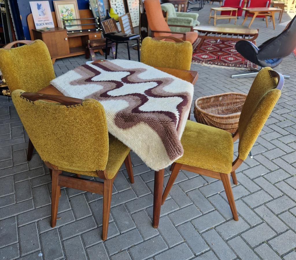 4 Vintage stoelen eetkamer tafel retro wollen kleed, Huis en Inrichting, Stoelen, Vintage retro jaren 70 teakhout, Kolibrivintagehal@gmail.com
