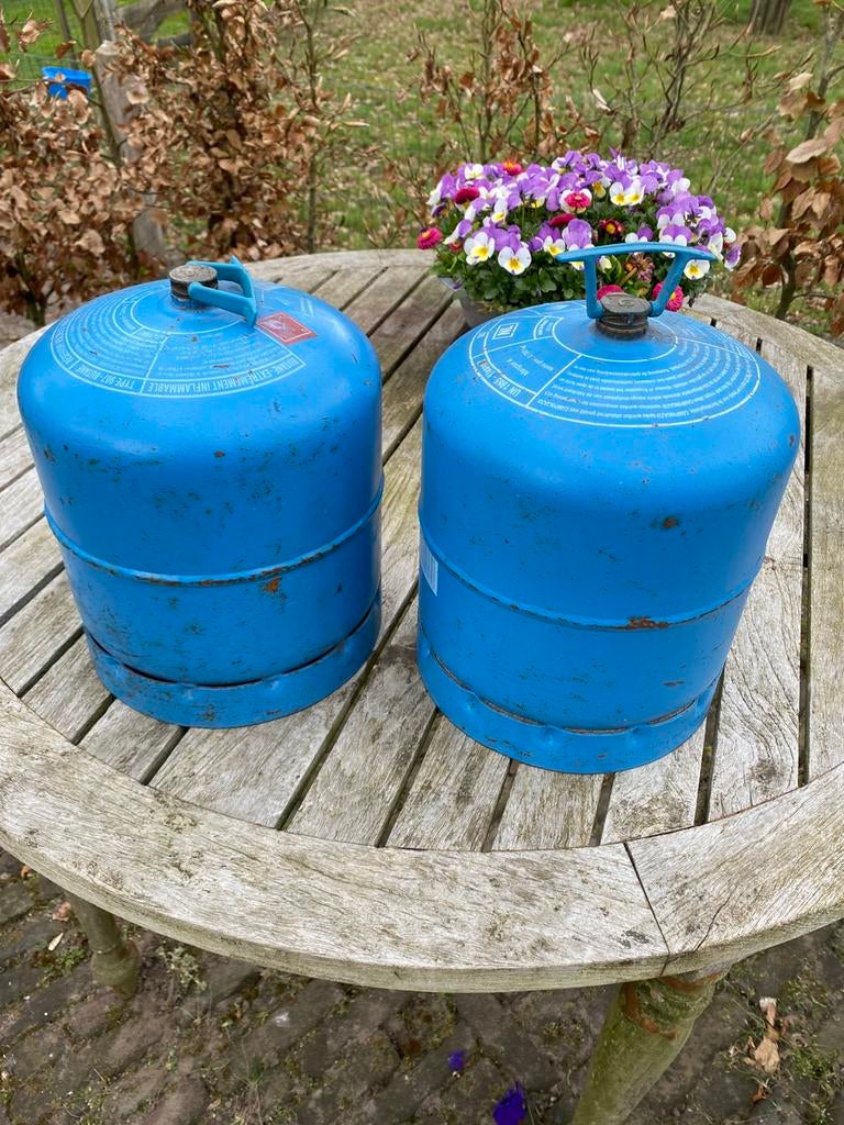 Twee Campinggaz gastankjes. Type 907., Caravans en Kamperen, Kampeeraccessoires, Ophalen, Zo goed als nieuw