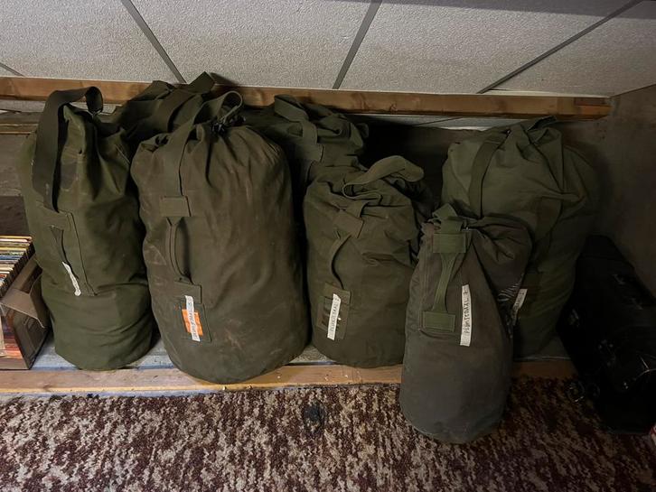 Militaire kleding set te koop 7 plunjebalen, Verzamelen, Militaria | Algemeen, Landmacht, Kleding of Schoenen, Nederland, Ophalen