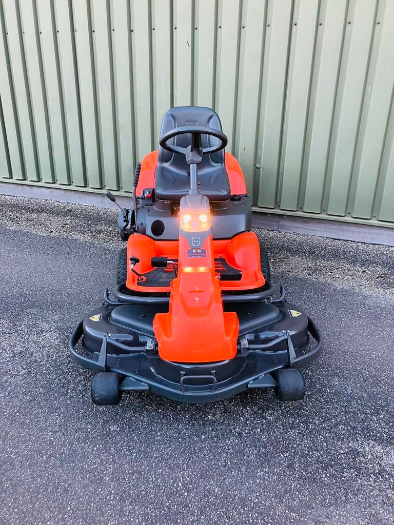 Zeer nette husqvarna 15V2 AWD zitmaaier 112cm kawasaki, Ophalen, Zo goed als nieuw
