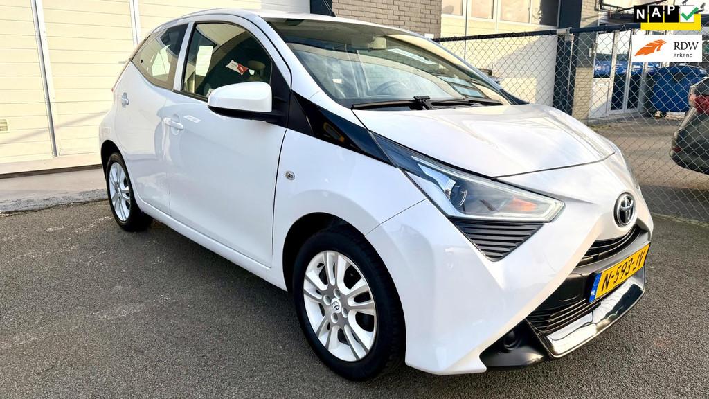Toyota Aygo 1.0 VVT-i x-play | Camera | Airco | Nette Auto, Voorwielaandrijving, Stof, Gebruikt, 4 stoelen