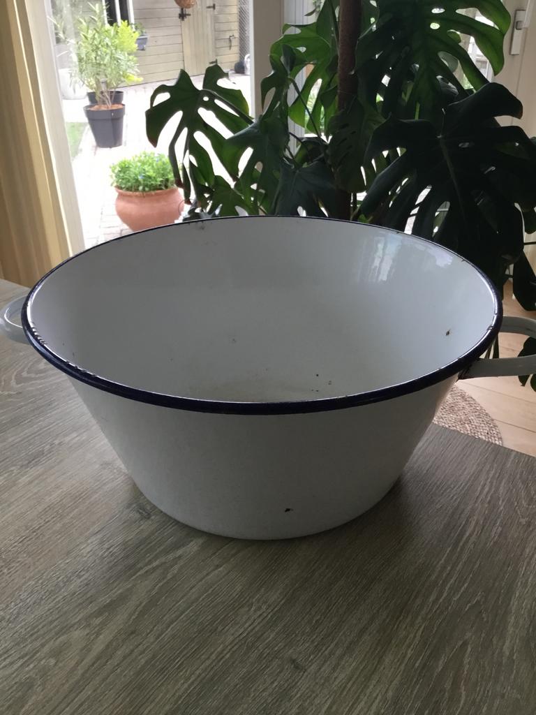 Grote emaille teil met handvatten, Ophalen