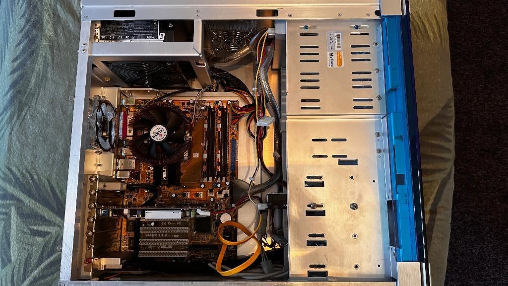 Retro Game PC - P4 2,66ghz, 2GB, ATI Radeon X1600 Pro, Computers en Software, Ophalen