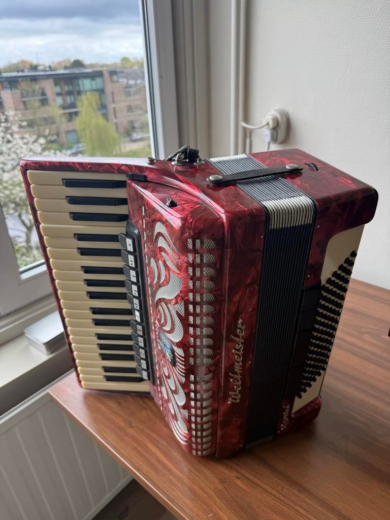 Weltmeister Accordeon - Rood met Koffer en Riemen, Muziek en Instrumenten, Accordeons, Ophalen, Gebruikt, Overige formaten, Toetsaccordeon