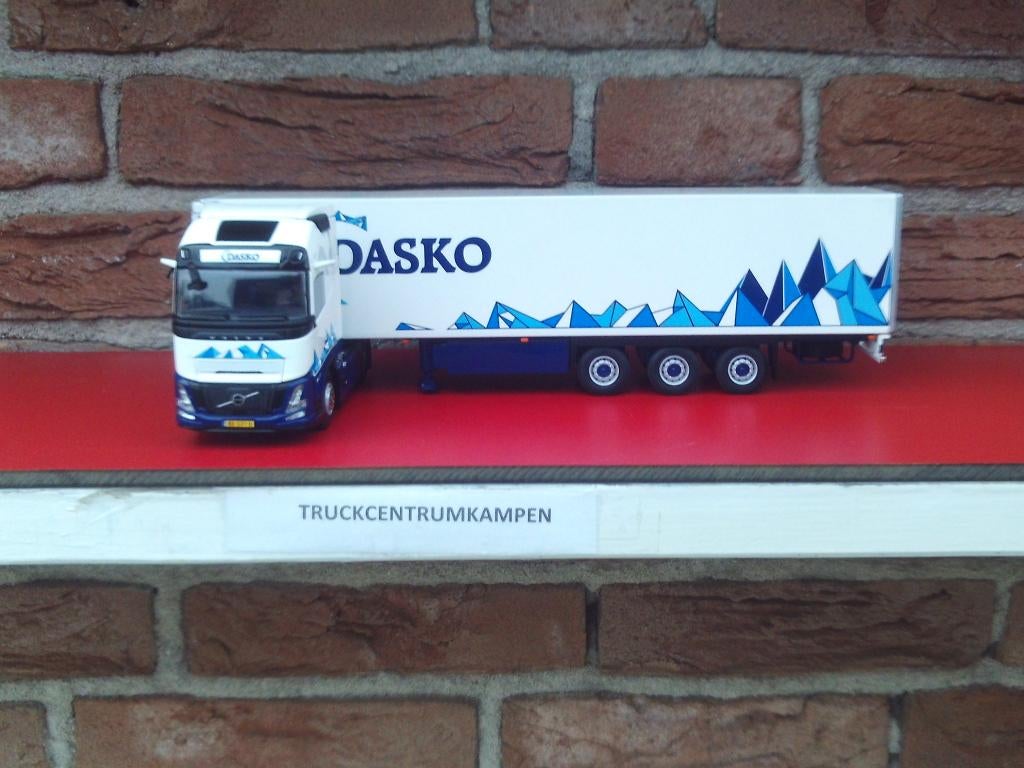 WSI  Volvo  FH  Aero  Globetrotter  van  Dasko., Hobby en Vrije tijd, Modelauto's | 1:50, Ophalen of Verzenden, Nieuw, Bus of Vrachtwagen