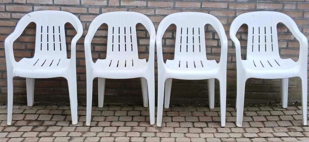4x kunststof wtte tuinstoelen, Ophalen, Gebruikt, Kunststof