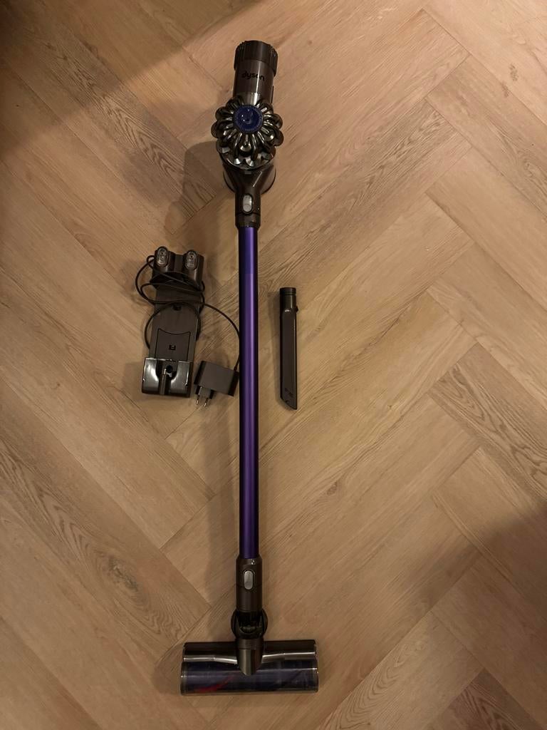 Dyson V6 met accessoires, Ophalen of Verzenden, Gebruikt, Reservoir, Stofzuiger