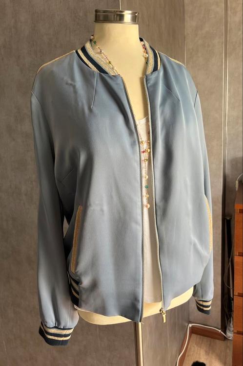 Gustav 42 bomberjacket lichtblauw Goud bomberjack jasje, Kleding | Dames, Jasjes, Kostuums en Pakken, Zo goed als nieuw, Maat 42/44 (L)