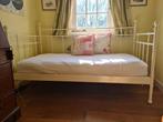 Wit stalen bed met matras, Ophalen, 90 cm, Eenpersoons, Wit