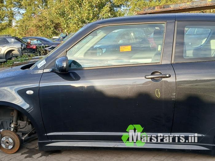 Portier 2Deurs links van een Suzuki Swift, Auto-onderdelen, Carrosserie en Plaatwerk, Deur, Suzuki, Gebruikt, 3 maanden garantie