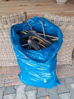 Vuilniszak met verschillende kledinghangers. Gratis ophalen, Ophalen, Gebruikt, Kunststof