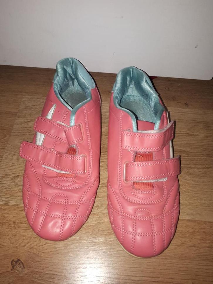 Dames sportschoenen – maat 38 – nog in goede staat, Kleding | Dames, Schoenen, Gedragen, Sneakers of Gympen, Zwart, Ophalen