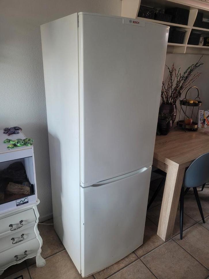 Bosch koelkast a++ (alkmaar de mare), Witgoed en Apparatuur, Koelkasten en IJskasten, Zo goed als nieuw, Met aparte vriezer, 200 liter of meer