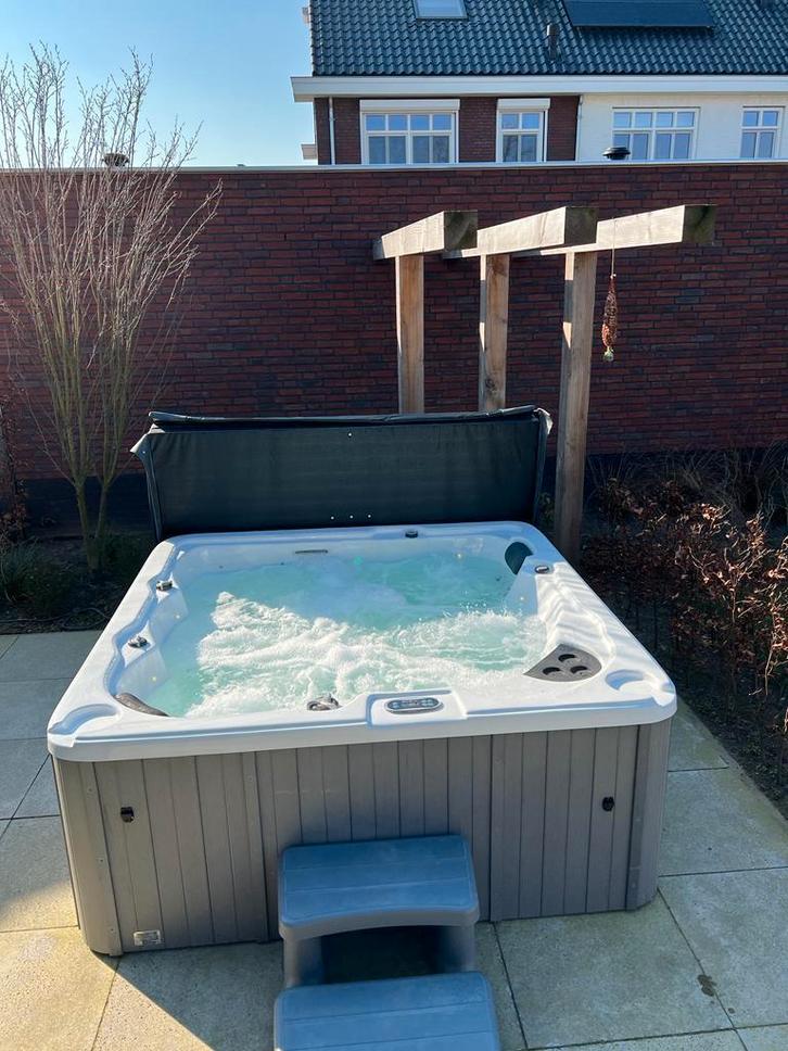 Mooie Balboa Jacuzzi te koop!, Tuin en Terras, Bubbelbaden en Hottubs, Gebruikt, Vast, Afdekzeil, Trap, Ophalen of Verzenden