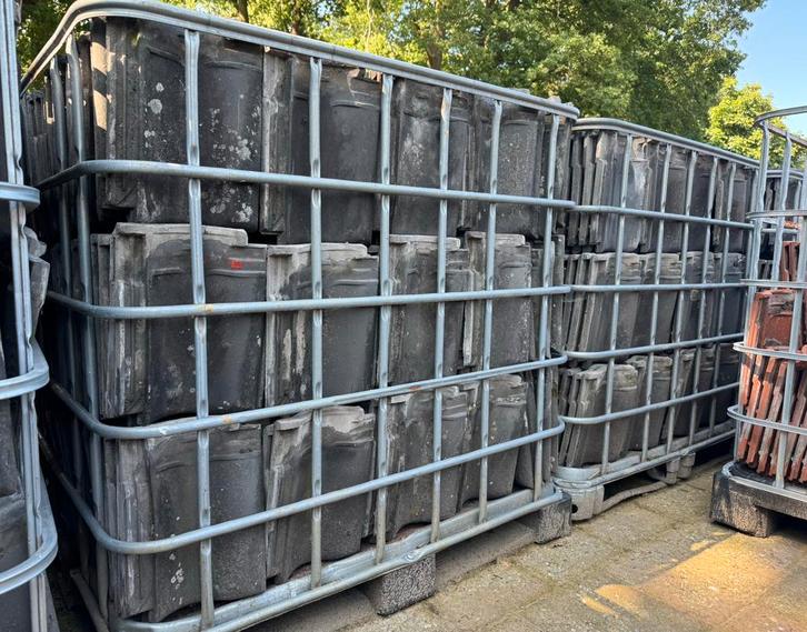 2.500 nette partij vh dakpannen o&z blauw gesmoord