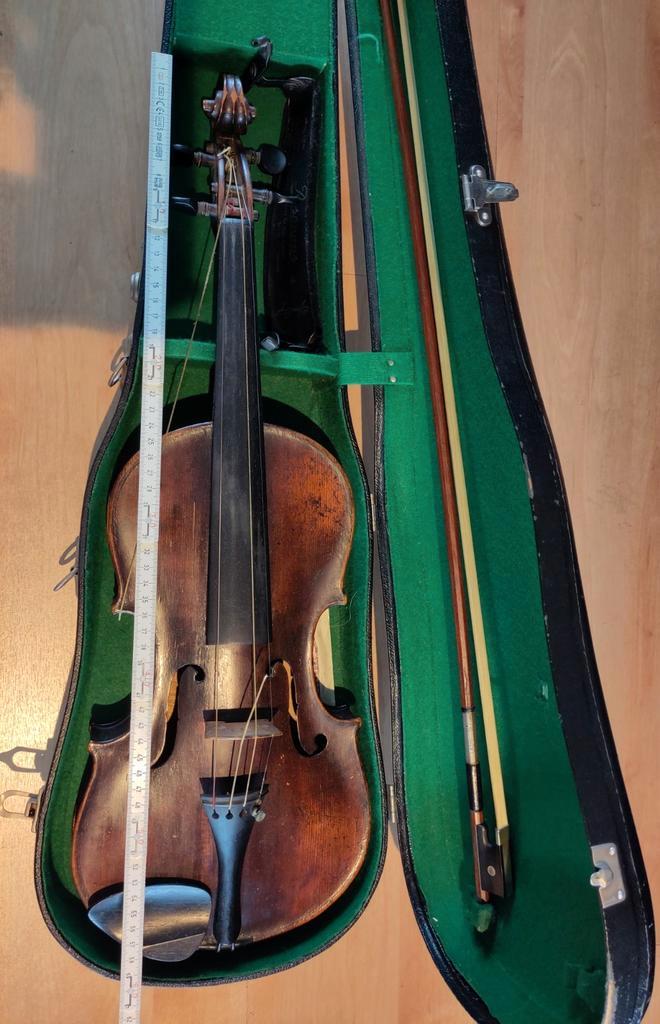 Oude 4/4 viool, in koffer, TLC nodig. Alleen afhalen!, Muziek en Instrumenten, Strijkinstrumenten | Violen en Altviolen, Gebruikt